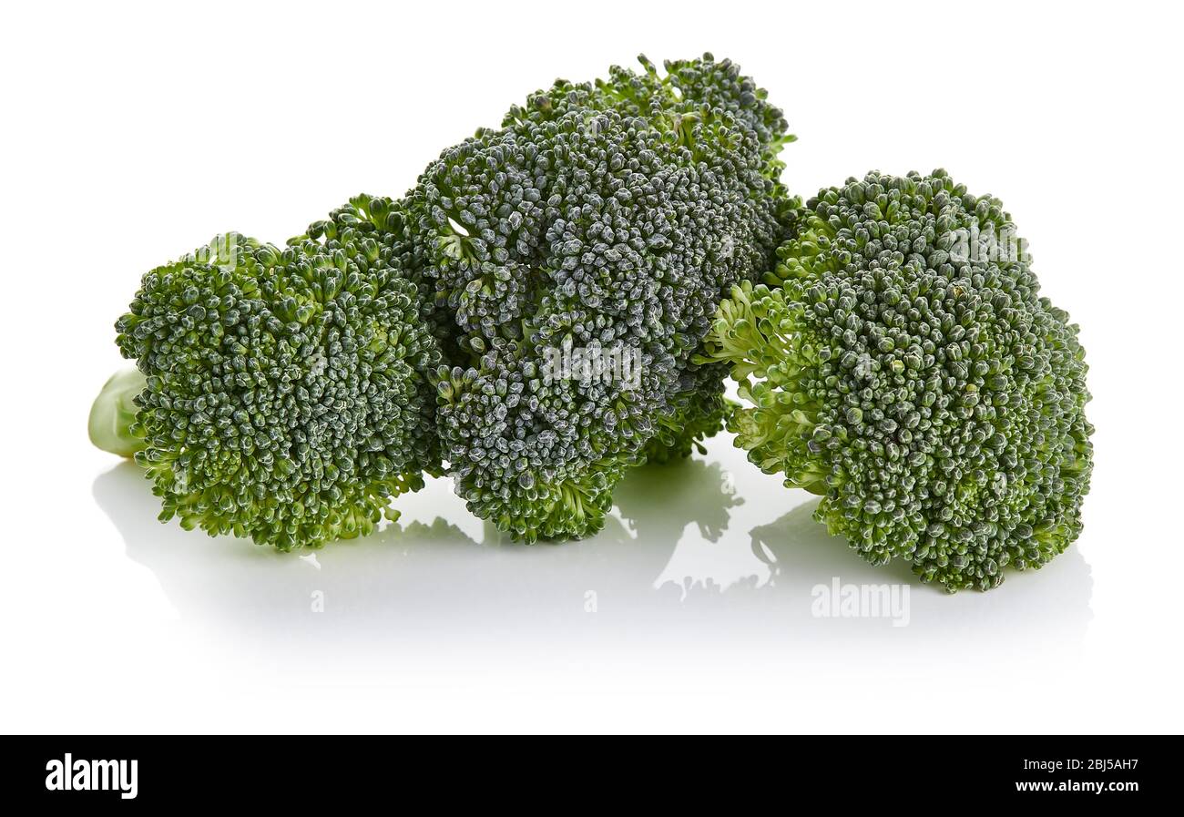 Broccoli Freschi Isolati Su Sfondo Bianco Foto Stock