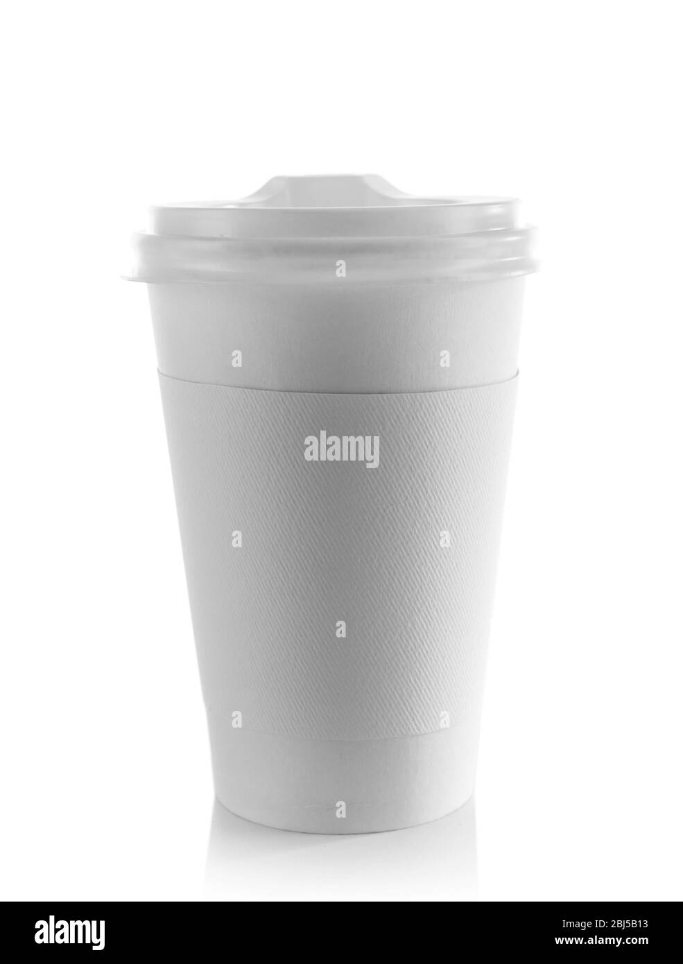 Bicchiere di carta di caffè isolato su bianco Foto Stock