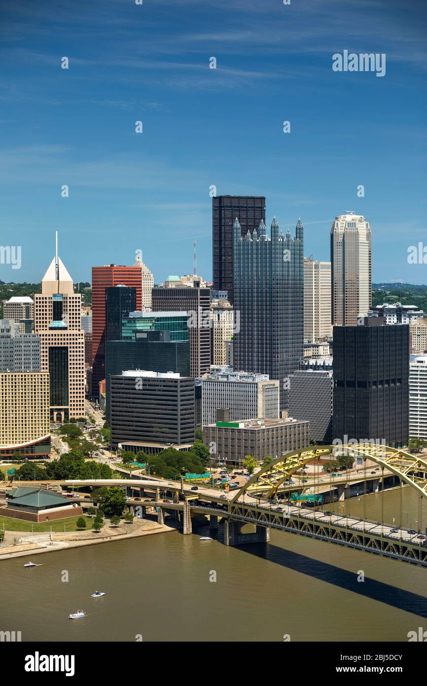 Ponte di Fort Pitt e ponte di Fort Duquesne sul fiume Allegheny Pittsburgh, Pennsylvania USA Foto Stock