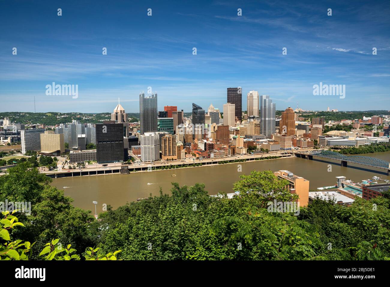 Ponte di Fort Pitt e ponte di Fort Duquesne sul fiume Allegheny Pittsburgh, Pennsylvania USA Foto Stock