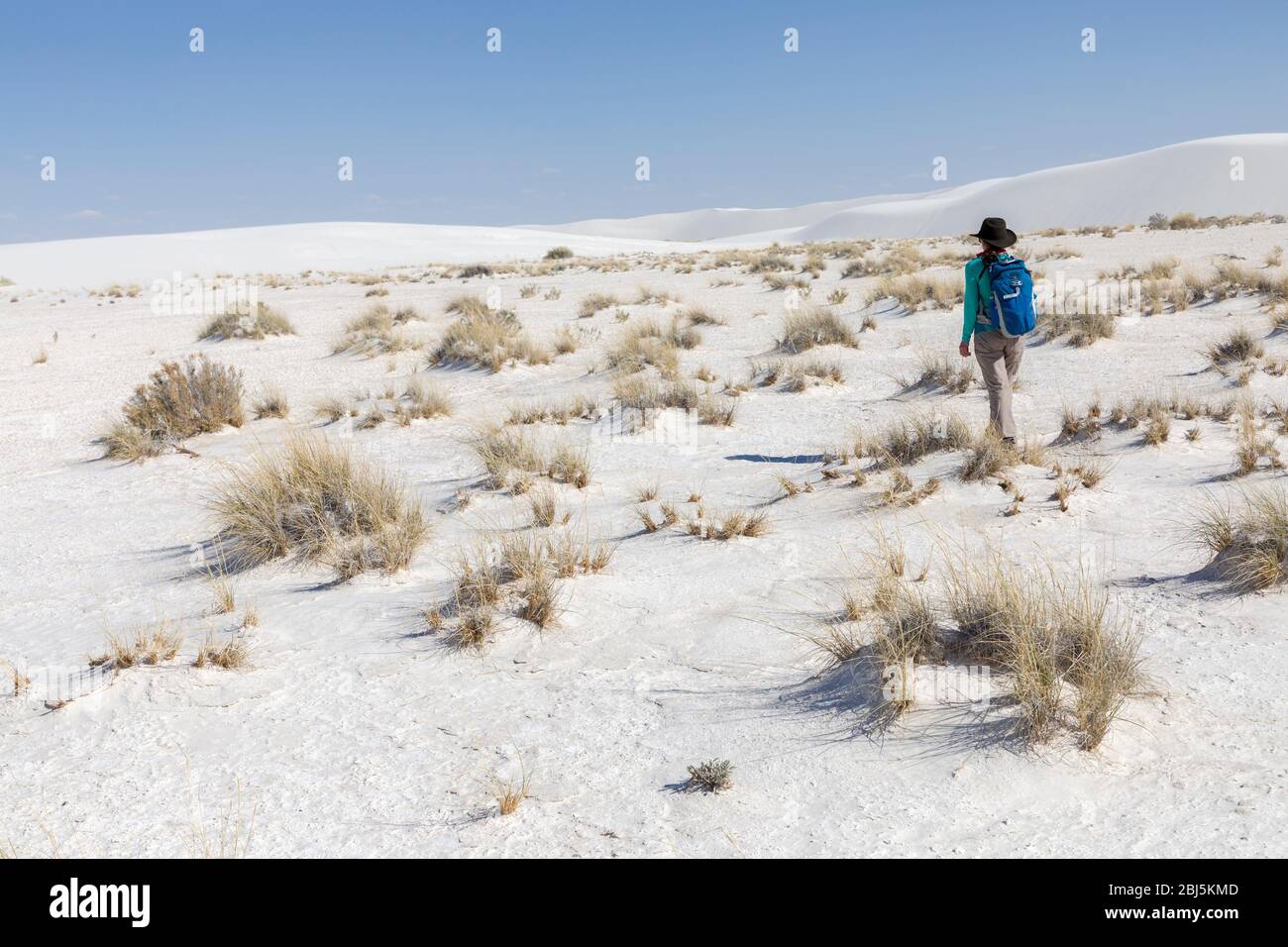 Donna escursioni a White Sands, New Mexico, USA Foto Stock