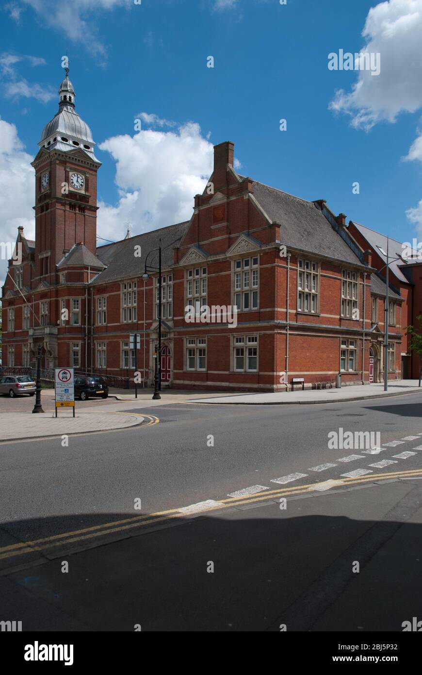 Red Brick Stone Victorian Architecture Old Town Hall, Regent Circus, Swindon, Wiltshire, SN1 di Brightwen Binyon Foto Stock