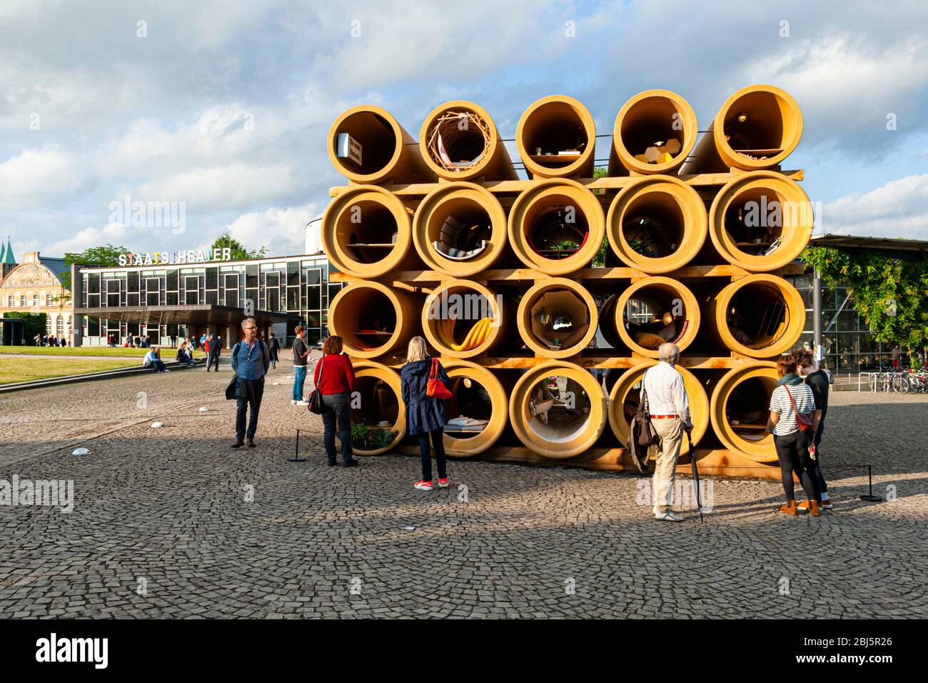 Tubular Living Spaces in Hiwa K’s ‘When We were Exhaling Images’ Documenta 14, Kassel, Germania Foto Stock