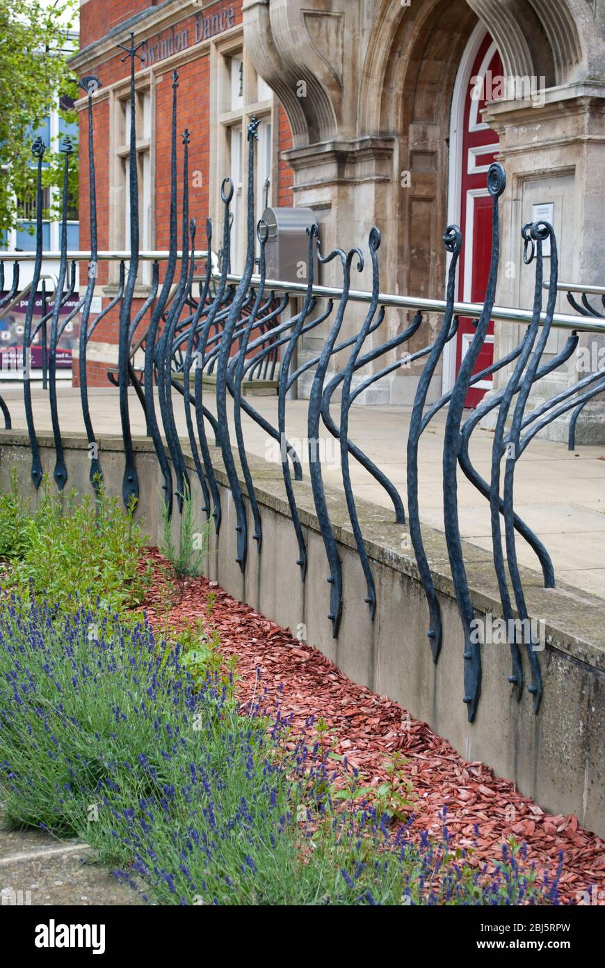 Red Brick Stone Victorian Architecture Old Town Hall, Regent Circus, Swindon, Wiltshire, SN1 di Brightwen Binyon Foto Stock