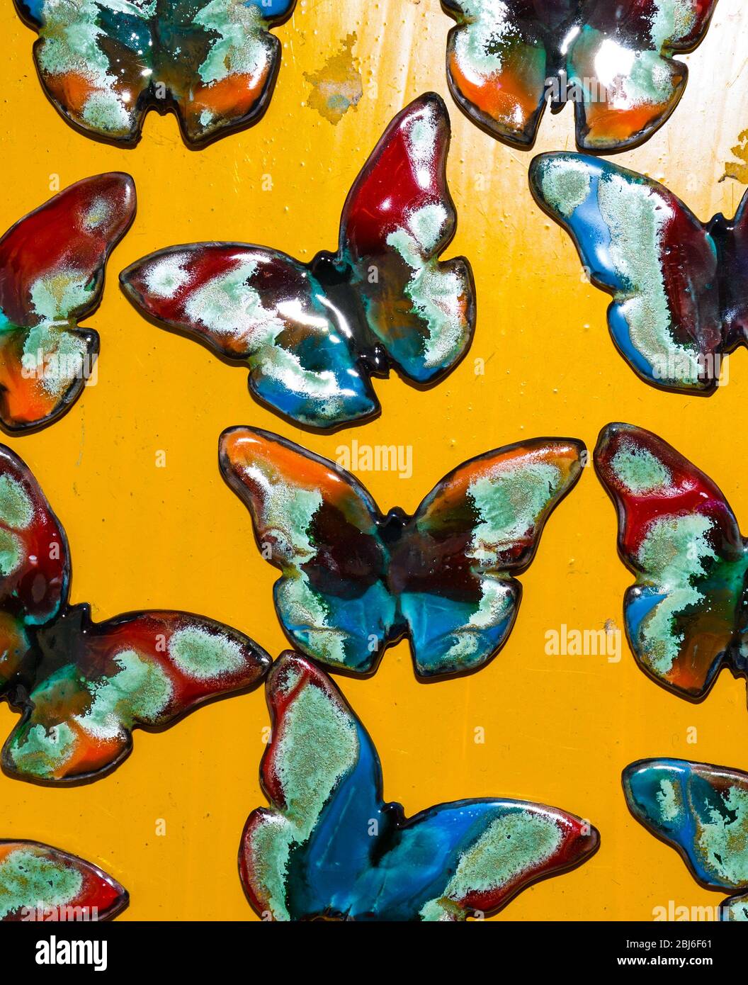 Concetto di sfondo farfalla. Aspetto giallo e multicolore Foto Stock