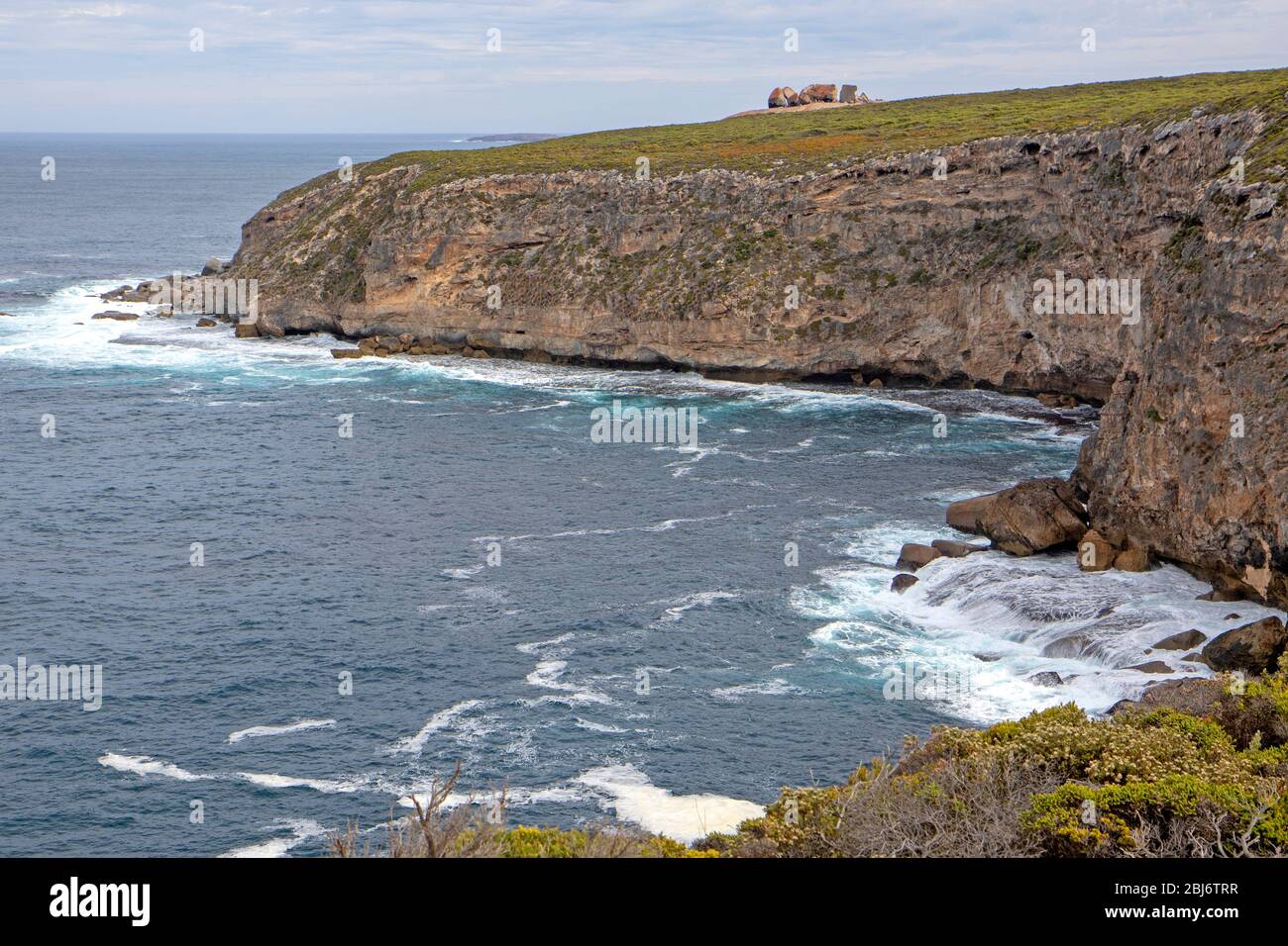 Ammira le rocce del Parco Nazionale Flinders Chase lungo le scogliere Foto Stock