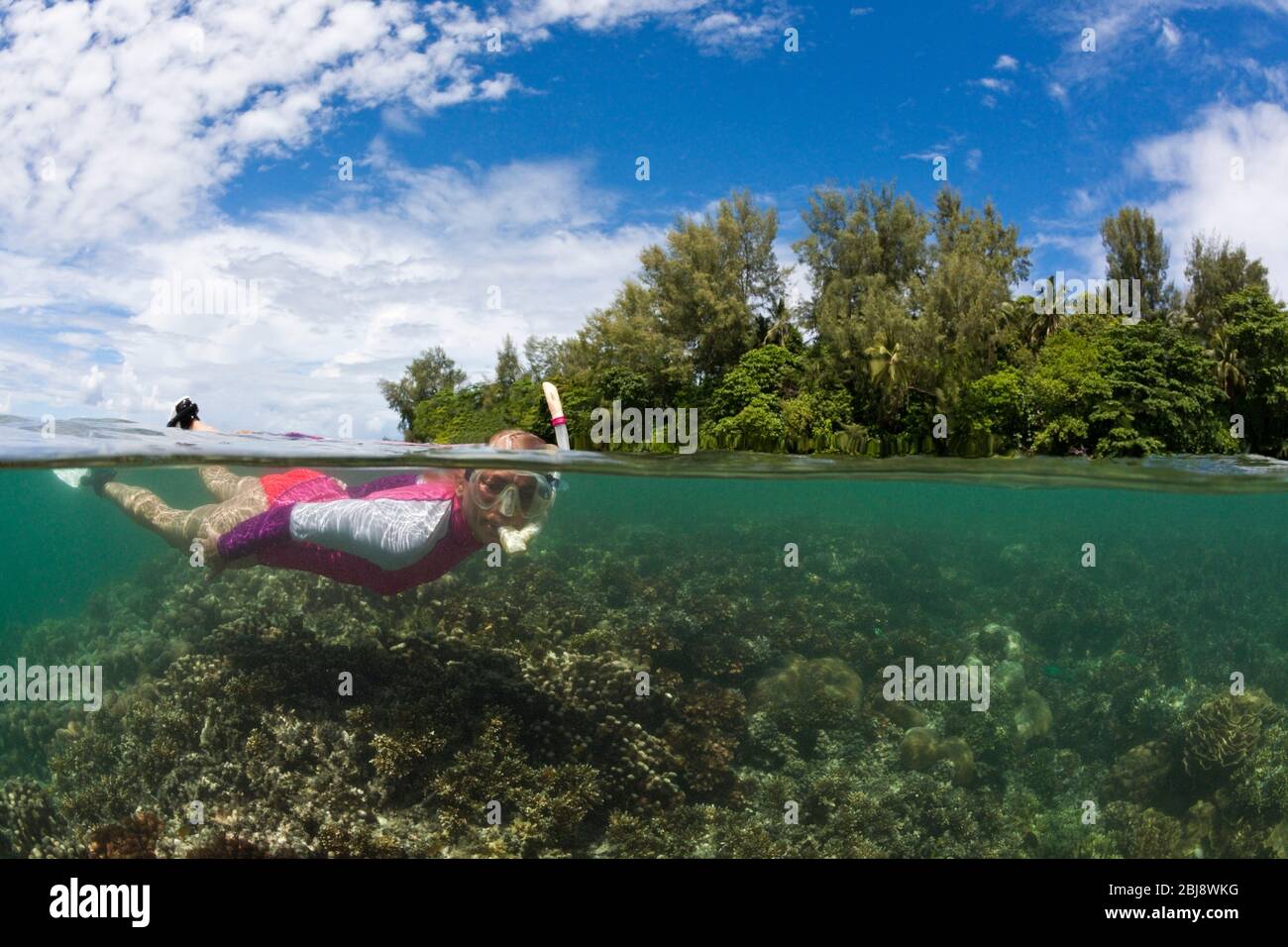 Snorkeling a House Reef di Lissenung, Nuova Irlanda, Papua Nuova Guinea Foto Stock