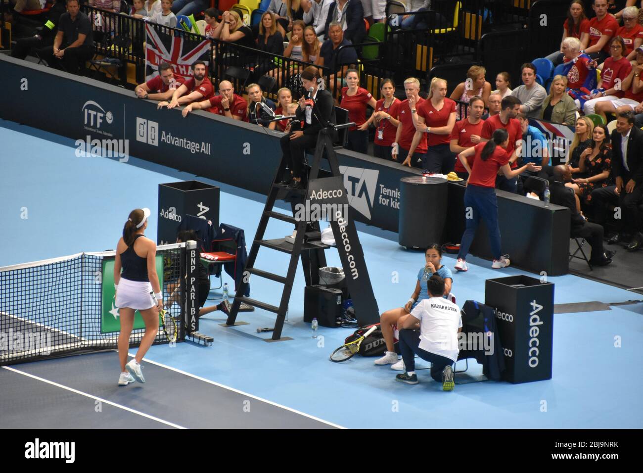 La tennista britannica Johanna Konta si è pronunciata con la sedia in merito a una decisione presa alla Fed Cup 2019 femminile contro il Kazakistan Foto Stock