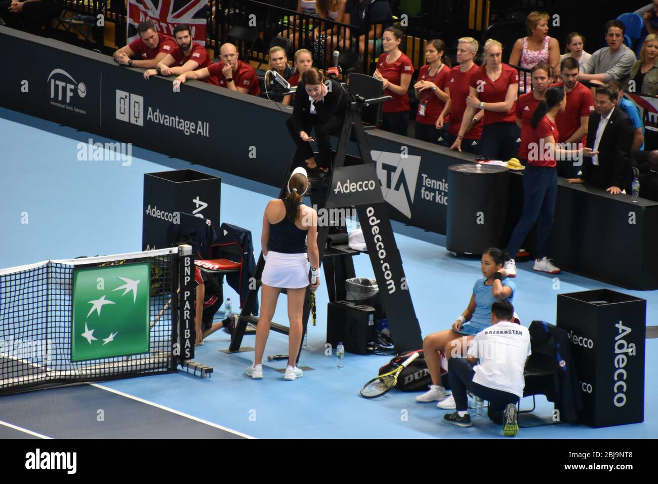 La tennista britannica Johanna Konta si è pronunciata con la sedia in merito a una decisione presa alla Fed Cup 2019 femminile contro il Kazakistan Foto Stock