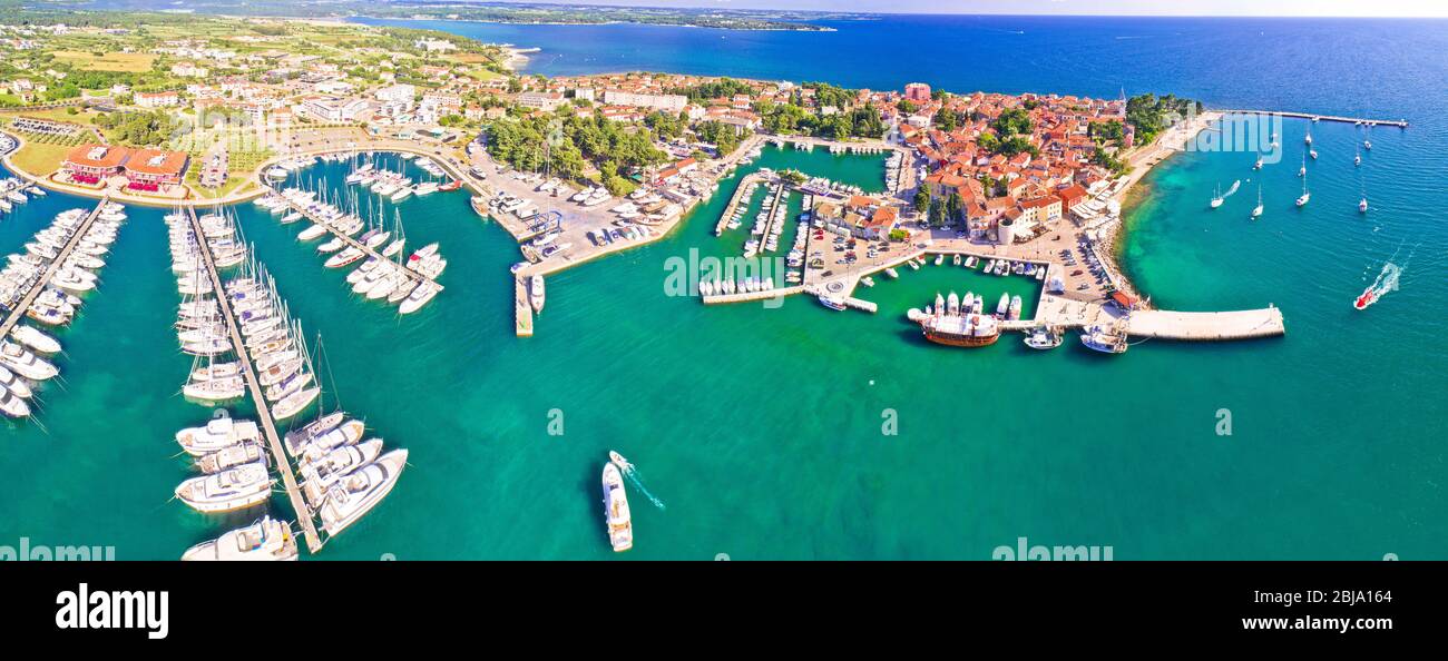Novigrad Istarski storico Adriatico città costiera e marina vista panoramica aerea, regione Istra della Croazia Foto Stock