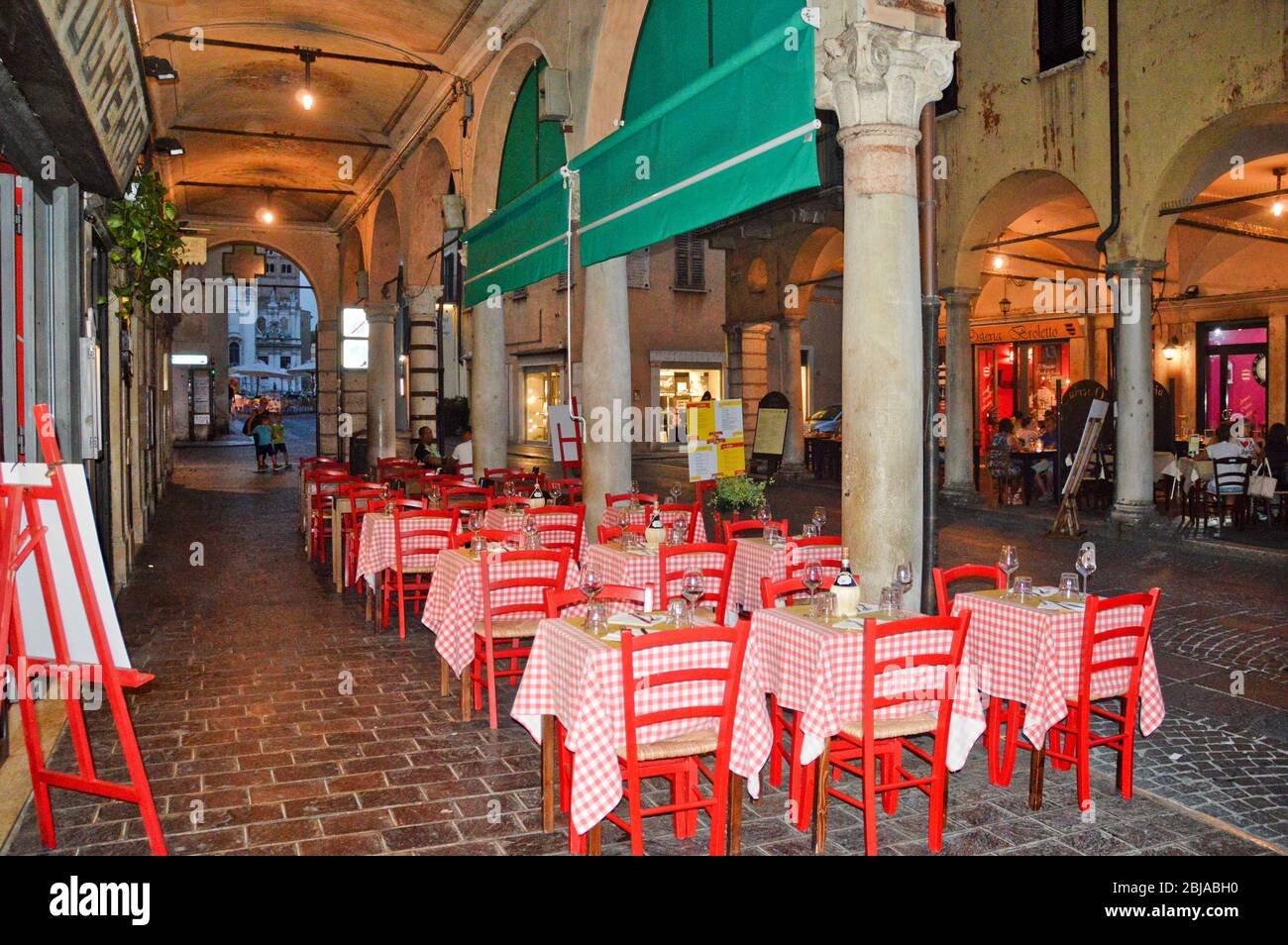 Tavoli di un ristorante a Mantova, Italia Foto Stock