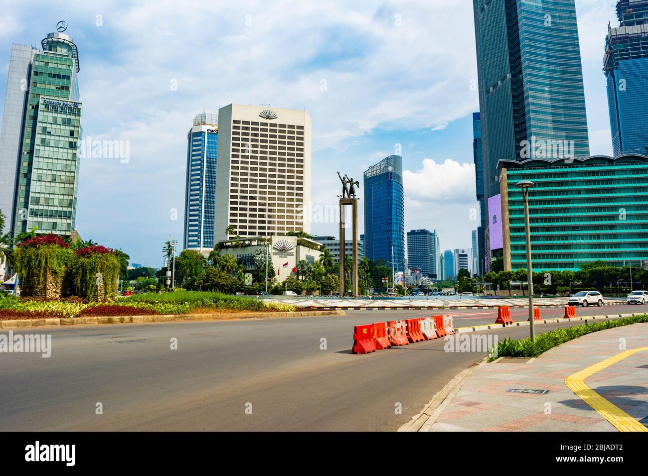 Jakarta, Indonesia - 3 Aprile 2020: Deserte Jakarta Street a Bundaran HI (HI Roundabout) a causa della paura di covid-19 pandemic. Foto Stock