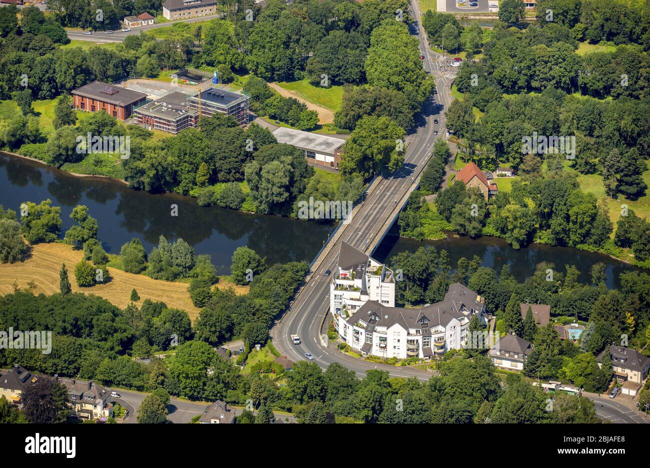 Costruzione e locali della Verbund Water works e centrale elettrica GmbH sulla riva del fiume della Ruhr a Witten, 19.07.2016, vista aerea, Germania, Nord Reno-Westfalia, Ruhr Area, Witten Foto Stock