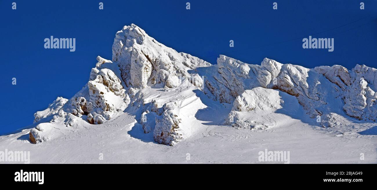 Cima a 2800 metri nel mese di gennaio sopra il risort di sci di Sainte Foy Tarentaise, Francia, Savoia Foto Stock