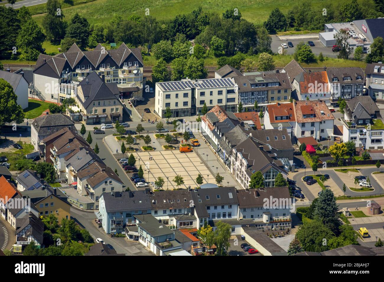 Spazio ensemble Wilkeplatz nel centro della città di Warstein-Berecke, 07.06.2016, vista aerea, Germania, Nord Reno-Westfalia, Sauerland, Warstein Foto Stock