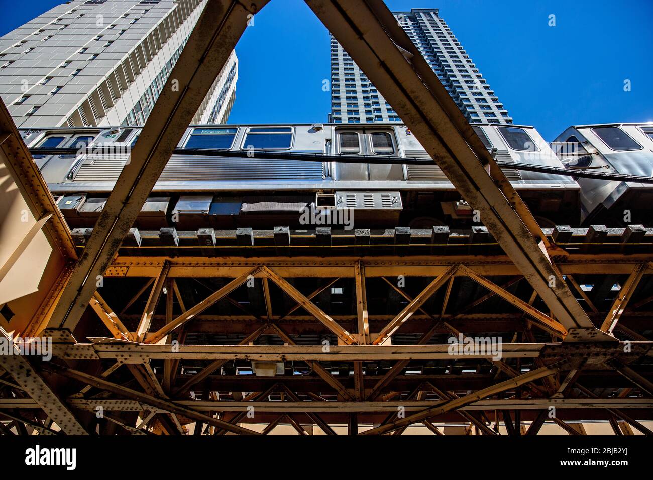 I treni di Chicago si trovano nell'area del centro di Loop Foto Stock