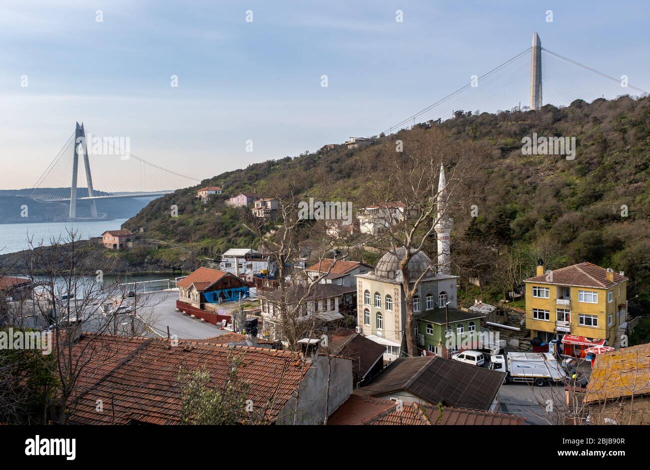 Garipce Village, Sariyer, Istanbul / Turchia - Aprile 14 2020: Vista sulla città di pesca del Garipce Village Foto Stock