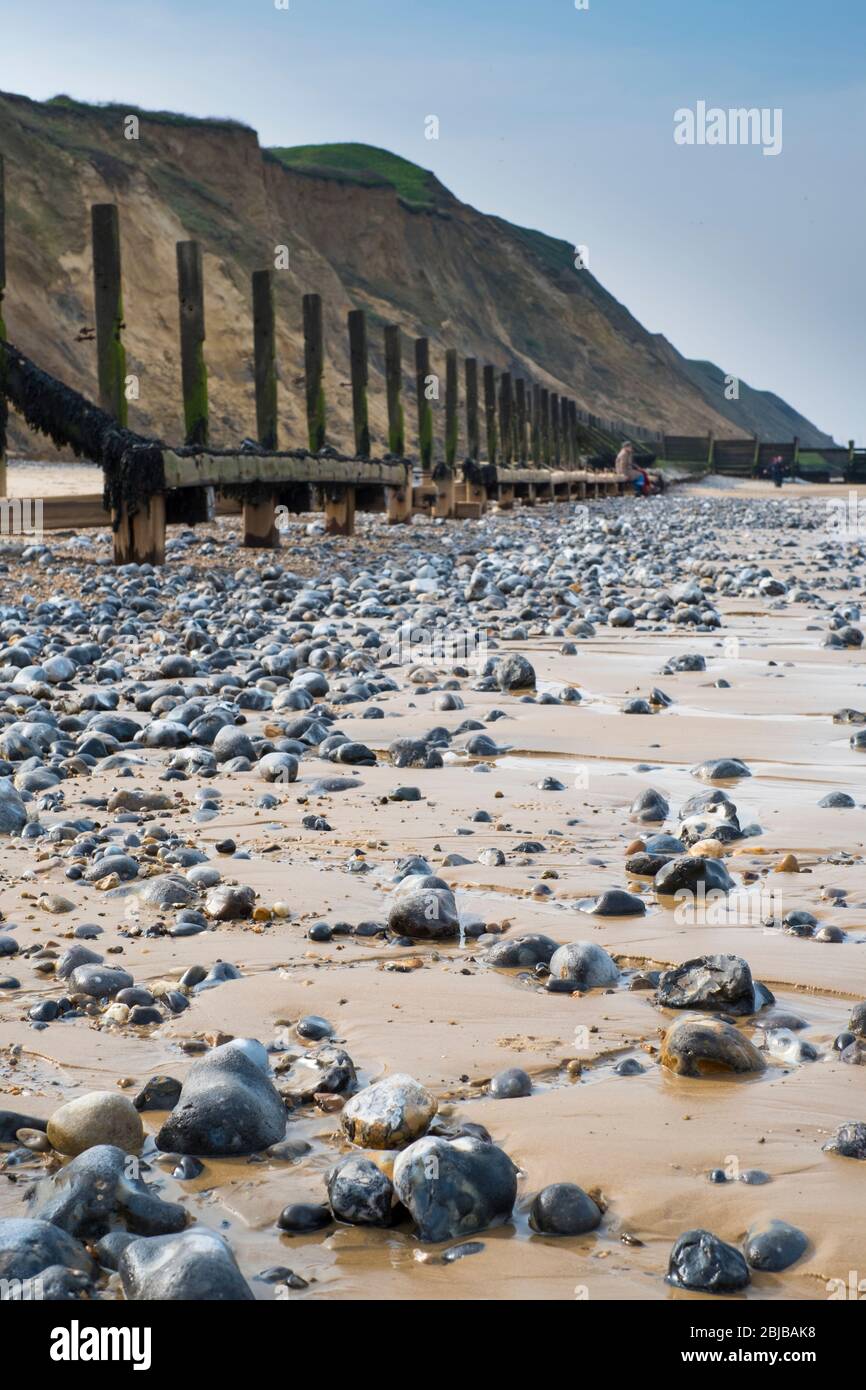 Difesa costiera sulla spiaggia a Sheringham, Norfolk, Inghilterra. Foto Stock