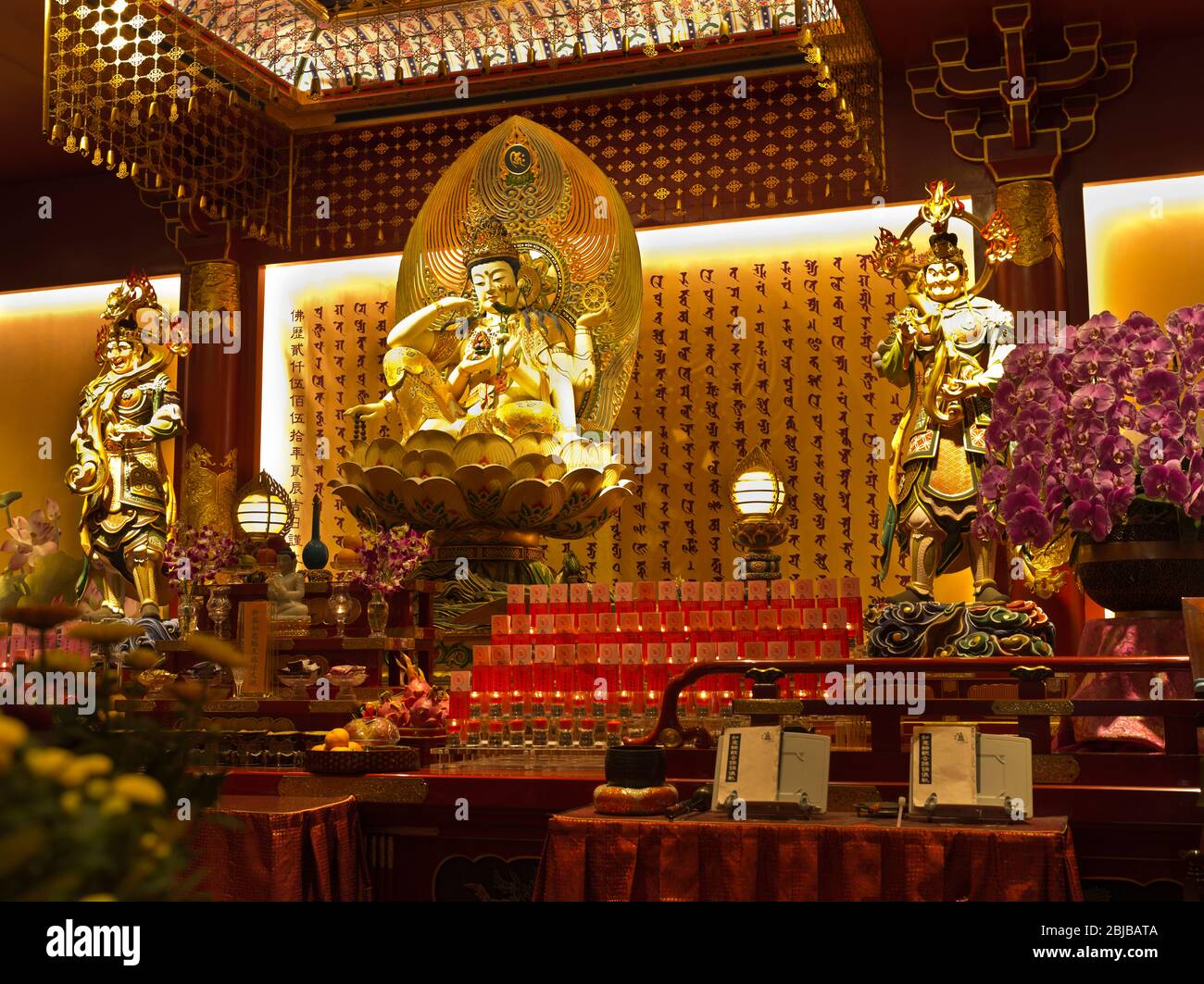 dh Buddha Tooth Relic Temple CHINATOWN SINGAPORE Interior templi buddisti museo patrimonio Foto Stock