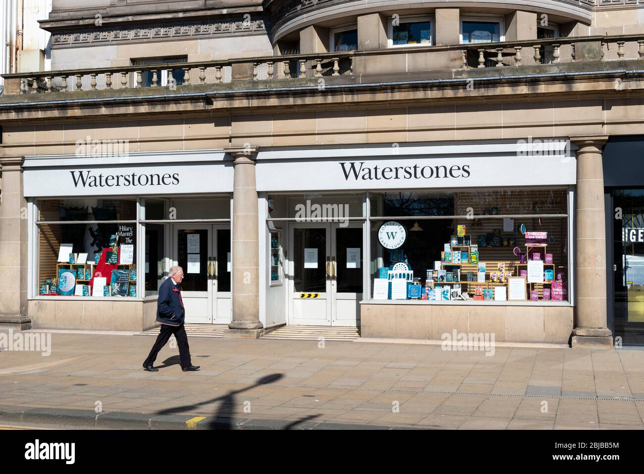 Waterstones Bookshop su Princes Street chiuso per affari durante l'arenatura di coronavirus - Edimburgo, Scozia, Regno Unito Foto Stock