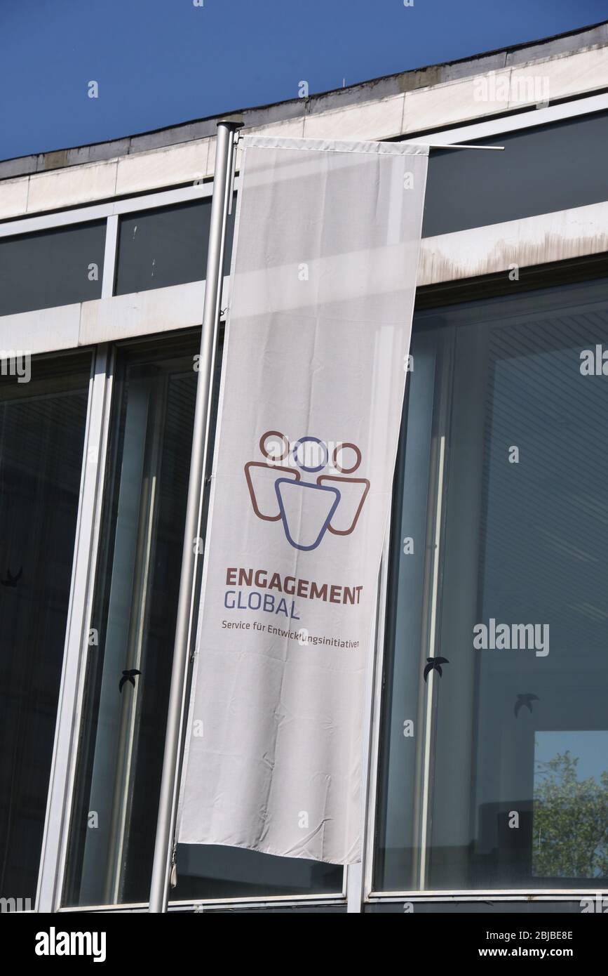 Bonn, Germania. 26 aprile 2020. Logo, lettering Engagement Global gGmbH - Service für Entwicklungsinitativen è un'impresa pubblica tedesca sotto forma legale di società a responsabilità limitata senza scopo di lucro con sede a Bonn, che sostiene l'impegno di persone, gruppi e comunità politiche come punto di contatto centrale. Credit: Horst Galuschka/dpa/Horst Galuschka dpa/Alamy Live News Foto Stock