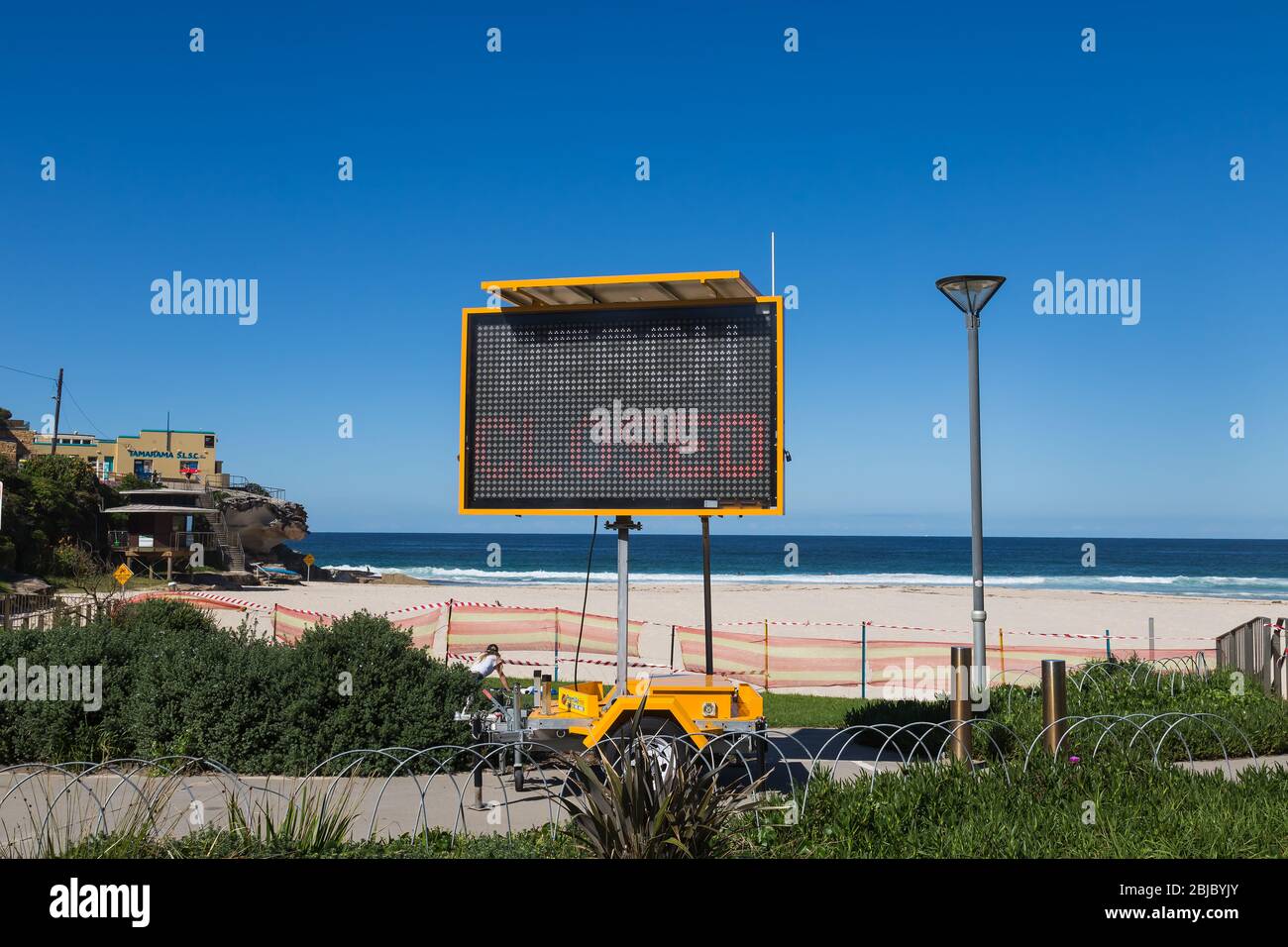 Sydney, Australia. Sabato 18 Aprile 2020. La spiaggia di Tamarama nella periferia orientale di Sydney è chiusa a causa della Pandemia di Coronavirus. Da ieri Tamarama Foto Stock