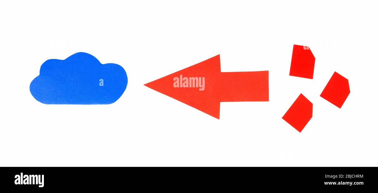 Trasferimento di più file nell'archiviazione cloud, caricamento dei dati, simbolo di backup di sicurezza, concetto astratto semplice. Spostamento e caricamento delle cartelle sul cloud Foto Stock