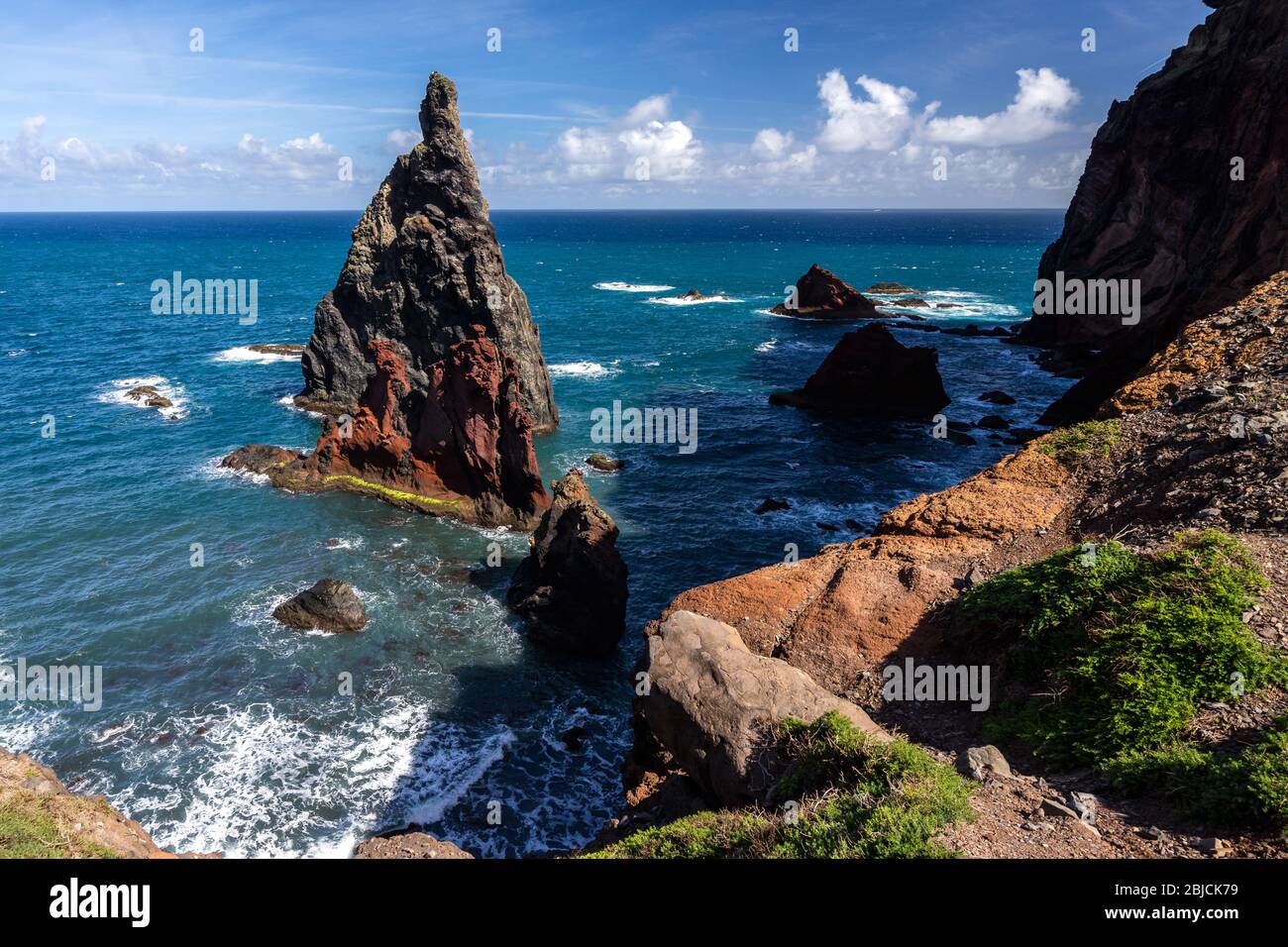 Scogliera alla formazione rocciosa; Sao Lourenco; Madeira Foto Stock