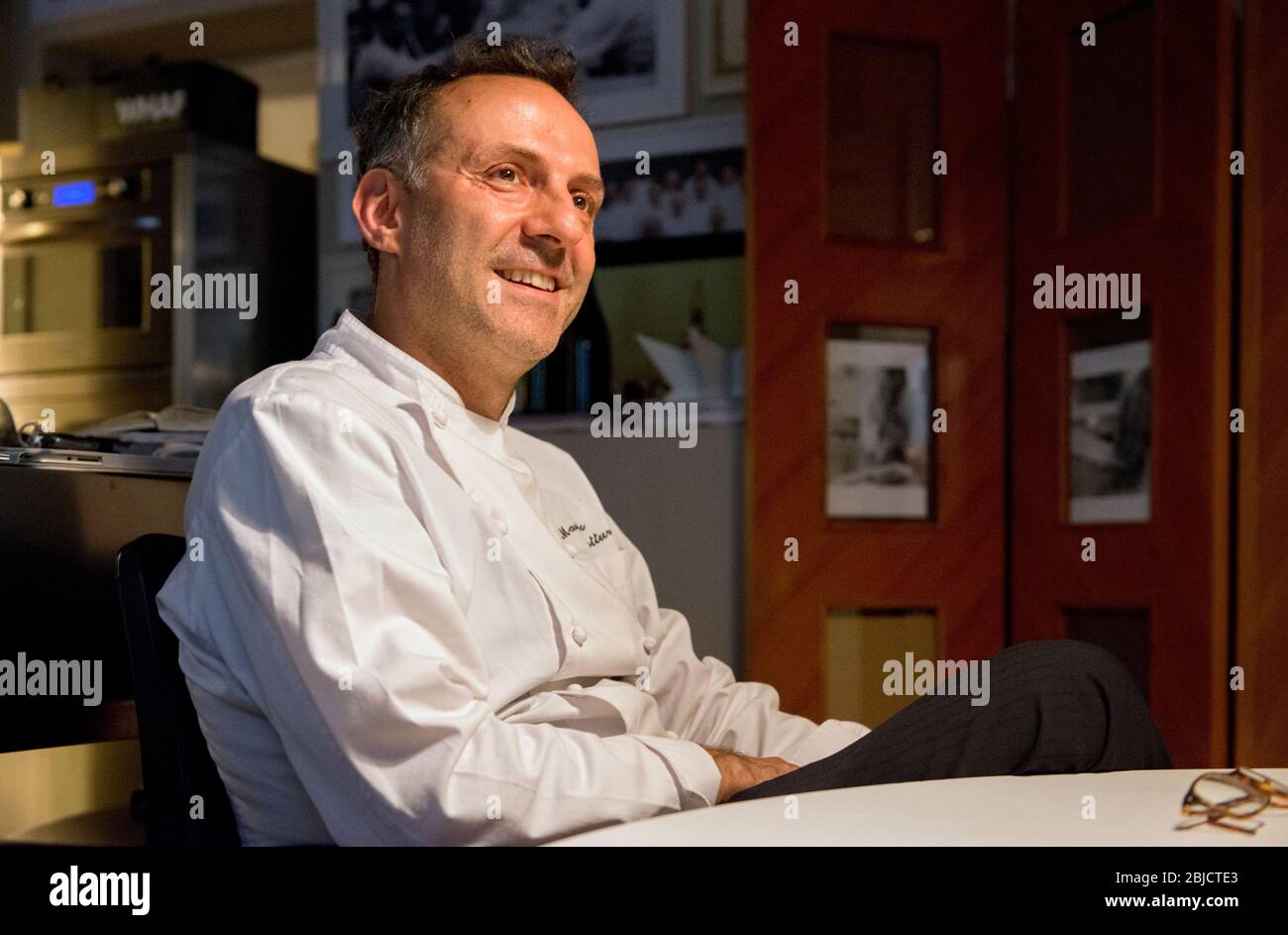 Ritratto di massimo Bottura, Chef, Ristorante Osteria Francescana, Guida Michelin tre Stelle, Modena, Emilia Romagna, Italia, Europa Foto Stock