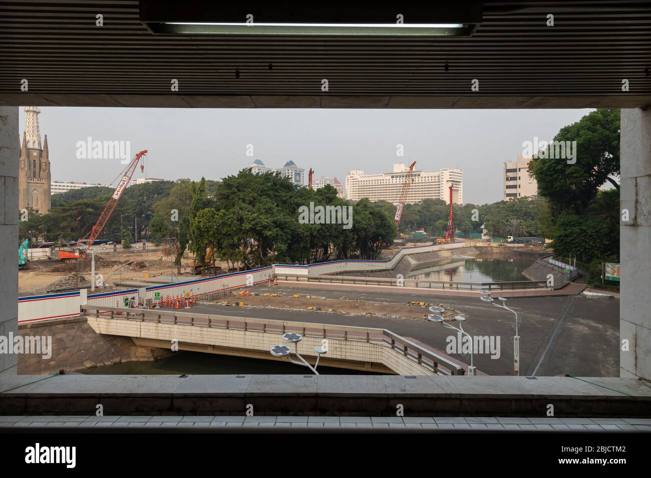 Giacarta, Indonesia - 14 luglio 2019: Vista generale dei dintorni della Grande Moschea Istiqlal, dall'interno della moschea stessa. Foto Stock