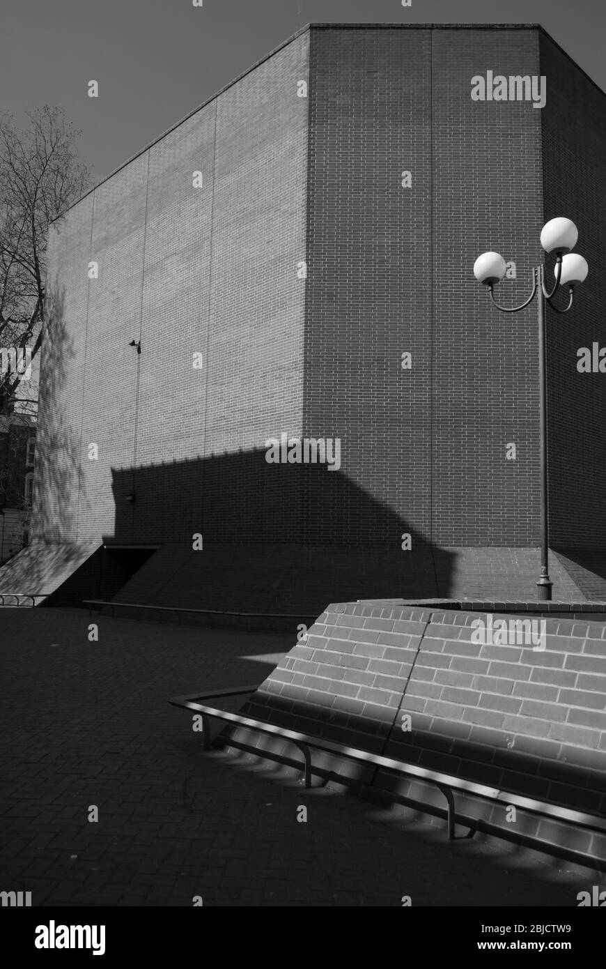 Red Brick Brutalism Brutalist Architecture Council Municipal Kensington Chelsea Town Hall, Hornton Street, Kensington, London W8 di Sir Basil Spence Foto Stock