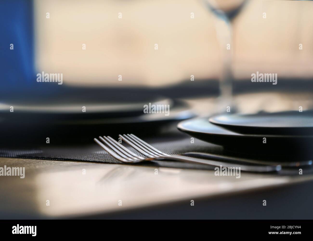 Eleganti appuntamenti al tavolo nel bar Foto Stock