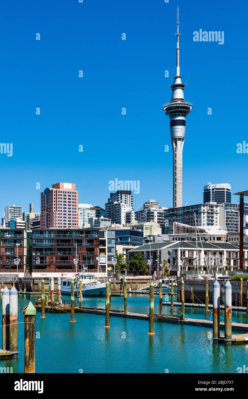 Auckland Sky-line e Viadotto Harbour in Nuova Zelanda Foto Stock