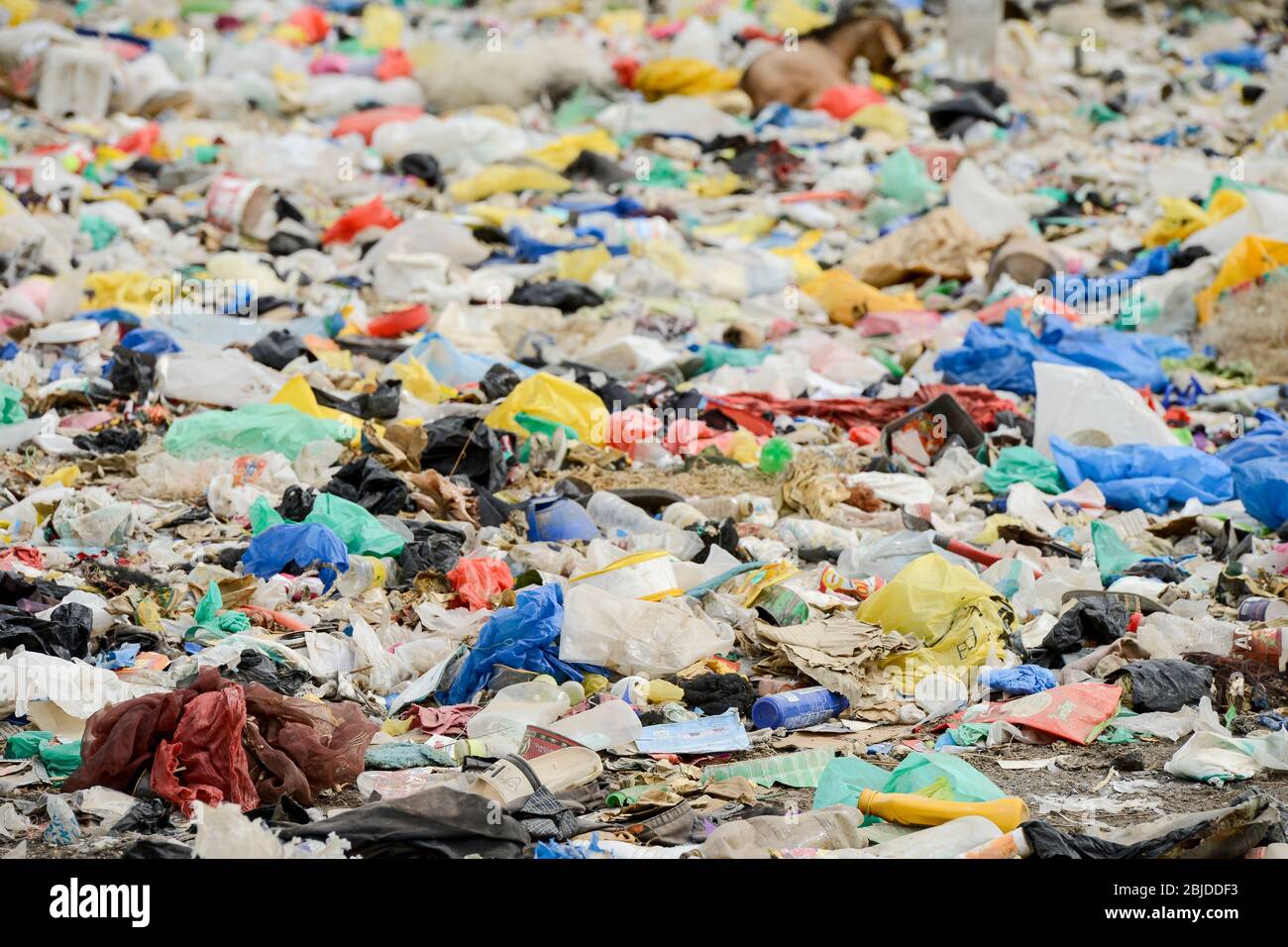 SENEGAL, Joal, rifiuti di plastica / Plastikmüll Foto Stock