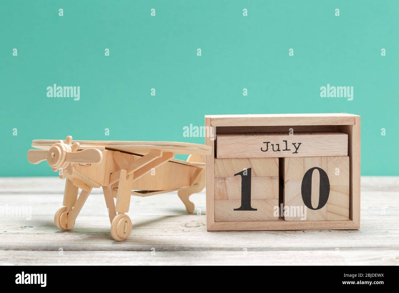 10 luglio. Immagine del 10 luglio, calendario su sfondo legno. Ora legale Foto Stock