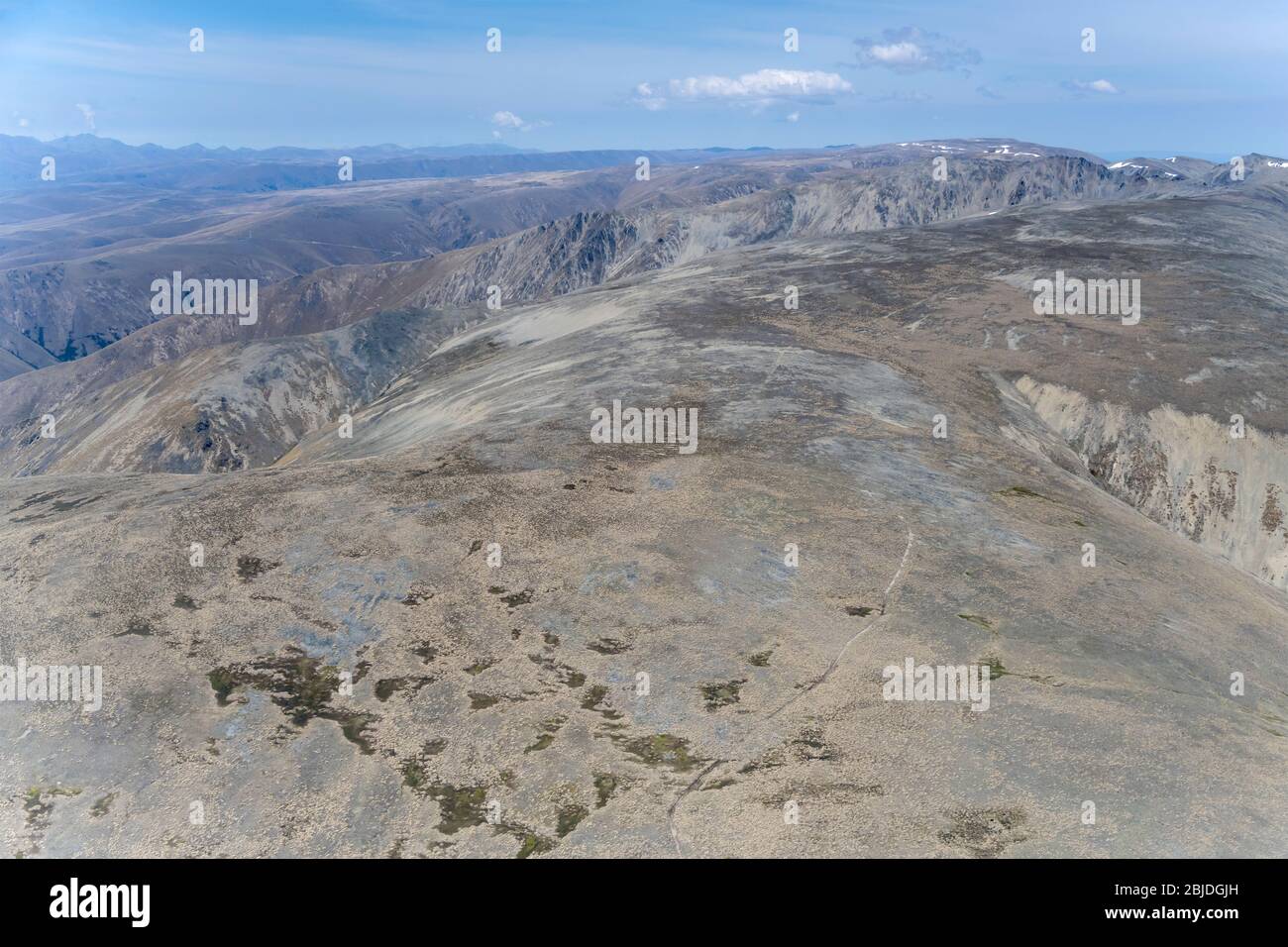 Aereo, da un aliante, con le piste della serie Hawkdun ariose, girato in una luce di sorgente luminosa vicino a Omarama, Canterbury, South Island, Nuova Zelanda Foto Stock