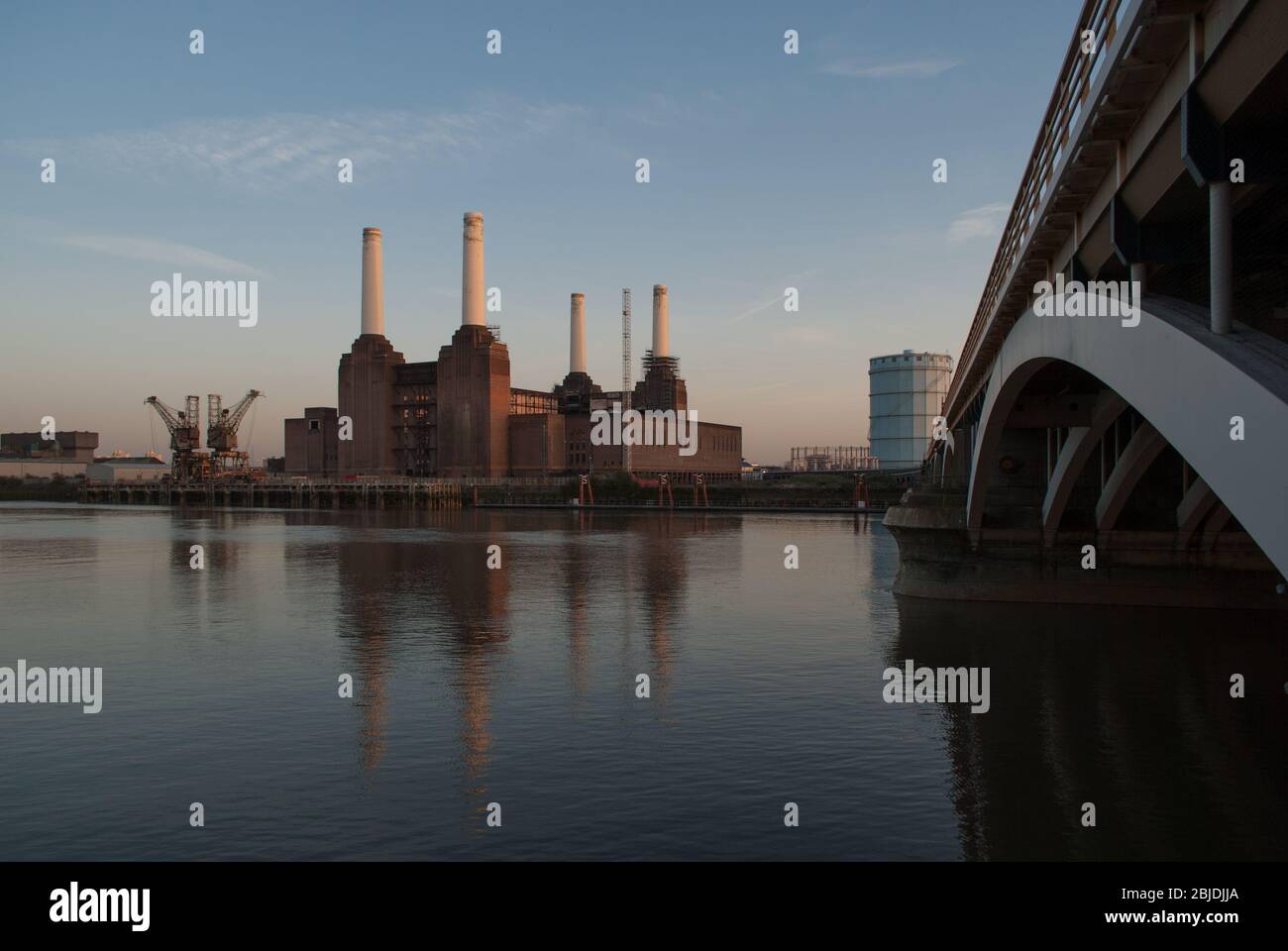 Art Deco architettura industriale anni '30 Battersea Power Station, 188 Kirling Street, Nine Elms, Londra SW8 di J Theo Halliday Giles Gilbert Scott Foto Stock