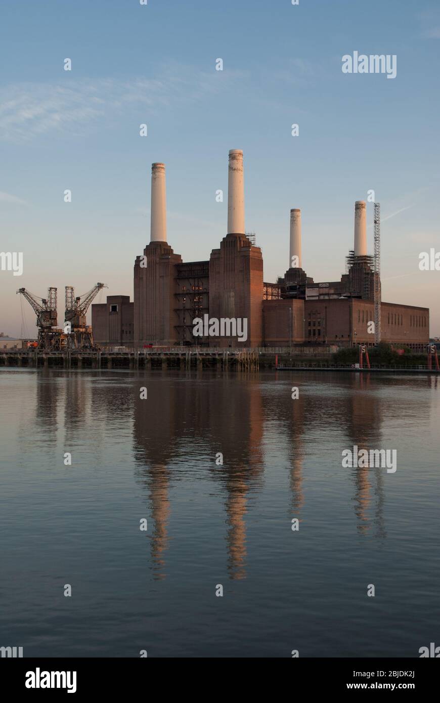 Art Deco architettura industriale anni '30 Battersea Power Station, 188 Kirling Street, Nine Elms, Londra SW8 di J Theo Halliday Giles Gilbert Scott Foto Stock