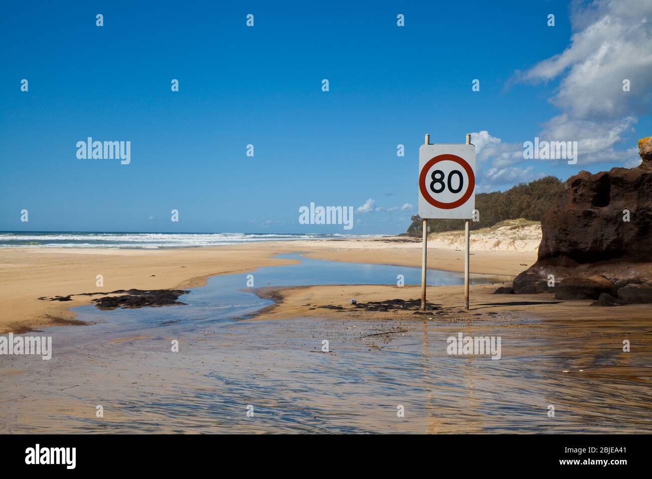 Limite di velocità sulla spiaggia di Fraser Island Australia Foto Stock