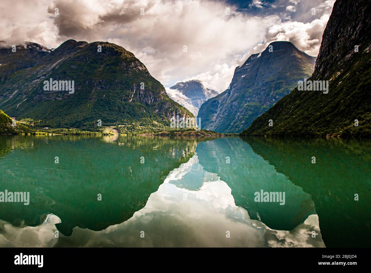 Lago Lovatnet vicino a Stryn, Norvegia Foto Stock