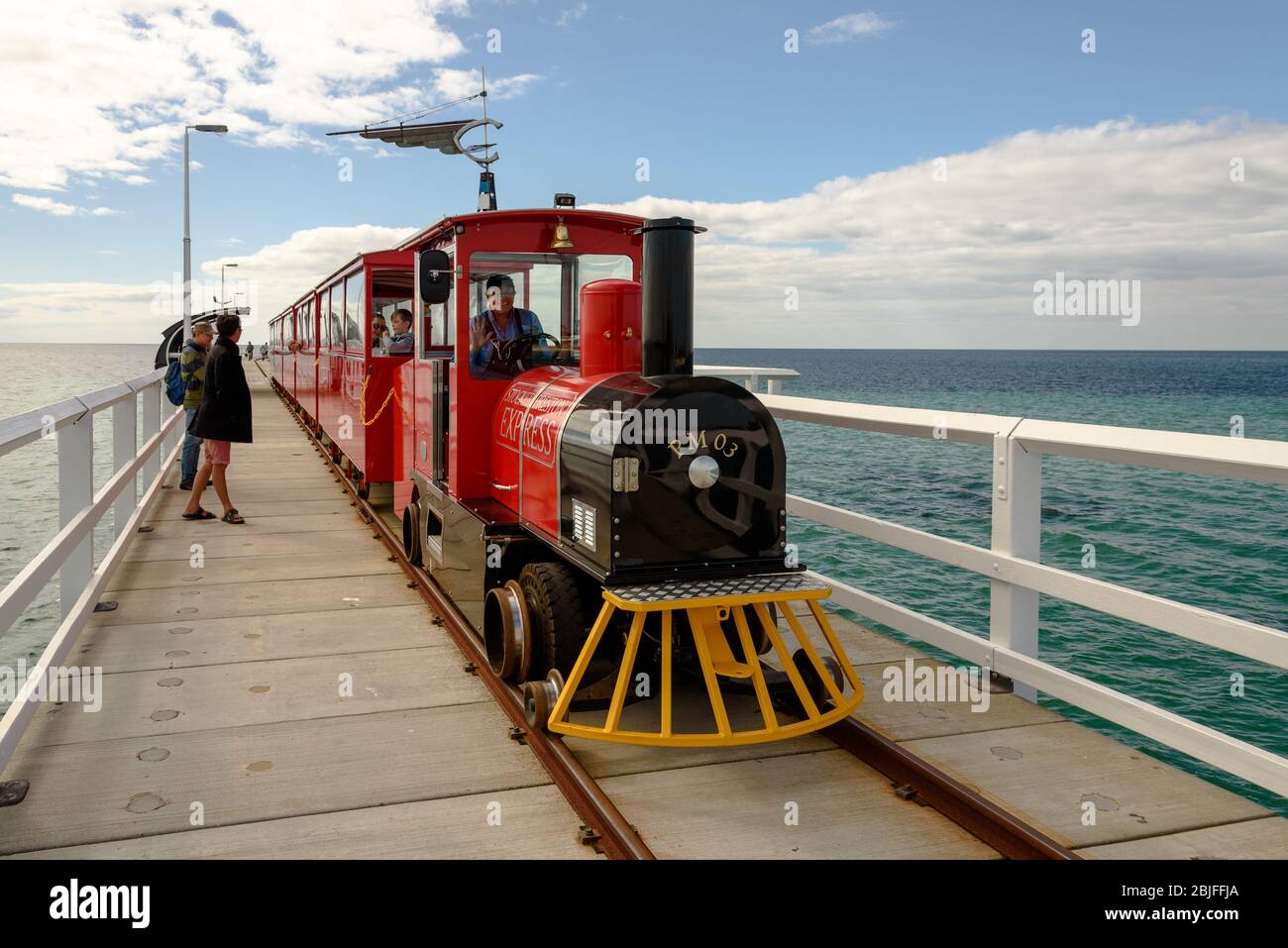 Il treno Busselton Jetty sul molo in una giornata primaverile Foto Stock