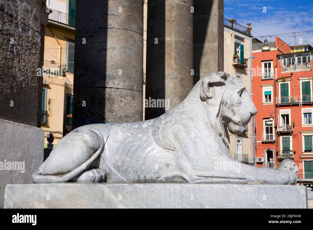 Statua del Leone in Piazza del Plebiscito, Napoli, Italia, Europa Foto Stock