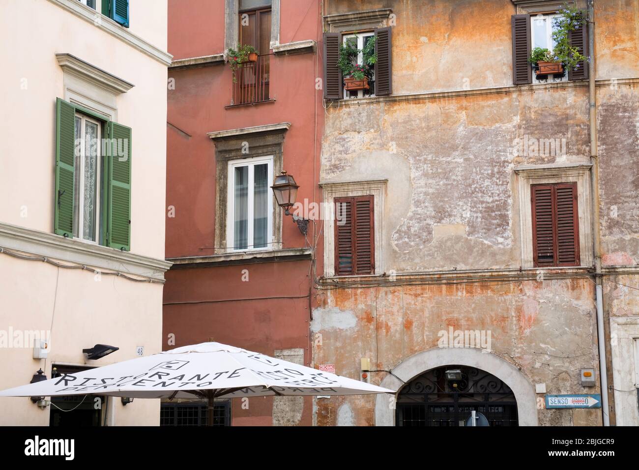 Edifici in Via Sora, Roma, Italia, Europa Foto Stock