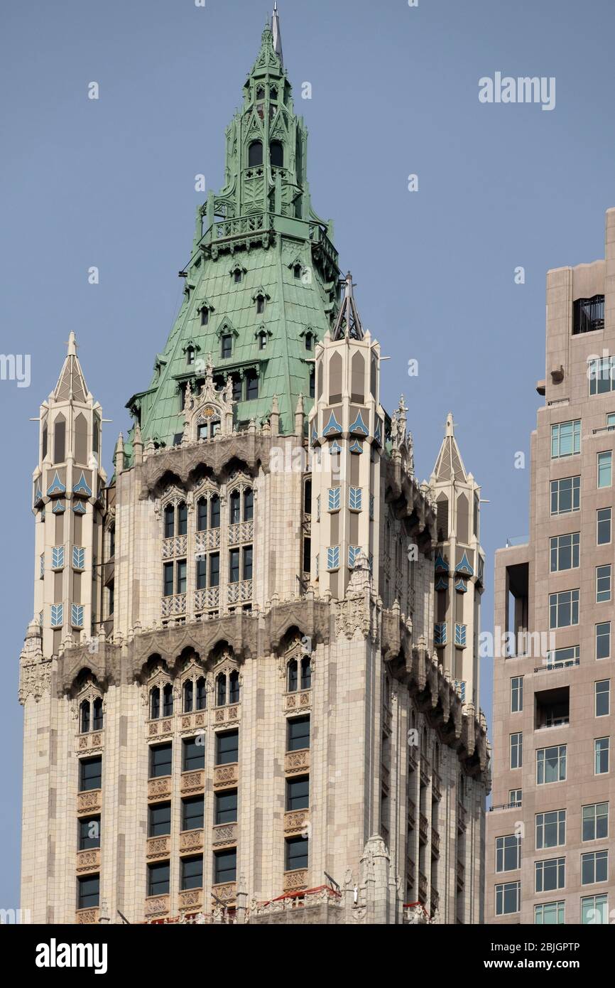 In cima allo storico edificio Woolworth a Lower Manhattan, New York City Foto Stock