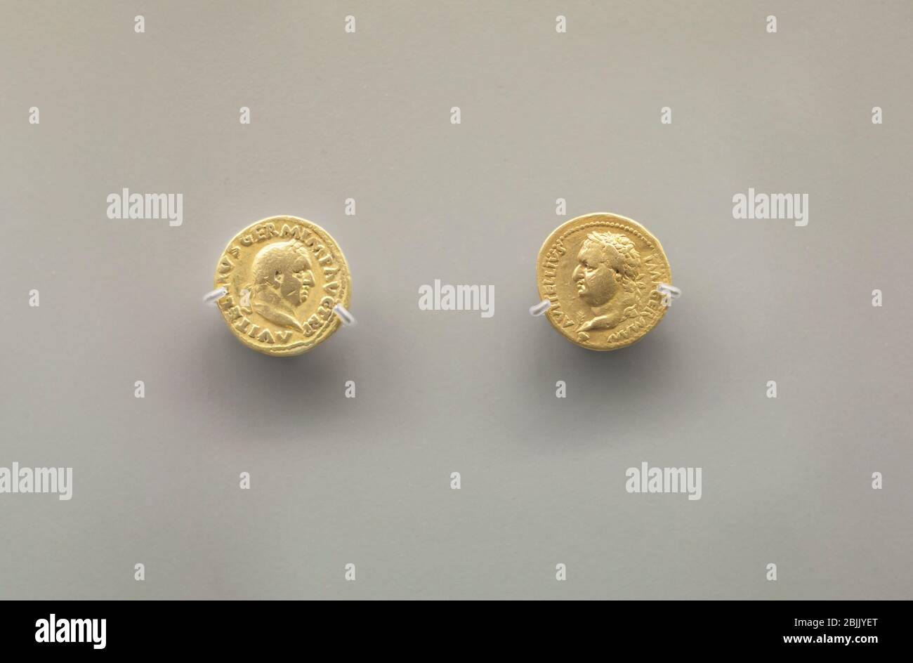 Merida, Spagna - 25 agosto 2018: Imperatore romano di Galba 2 monete d'oro. Museo Nazionale d'Arte Romana a Merida, Spagna Foto Stock