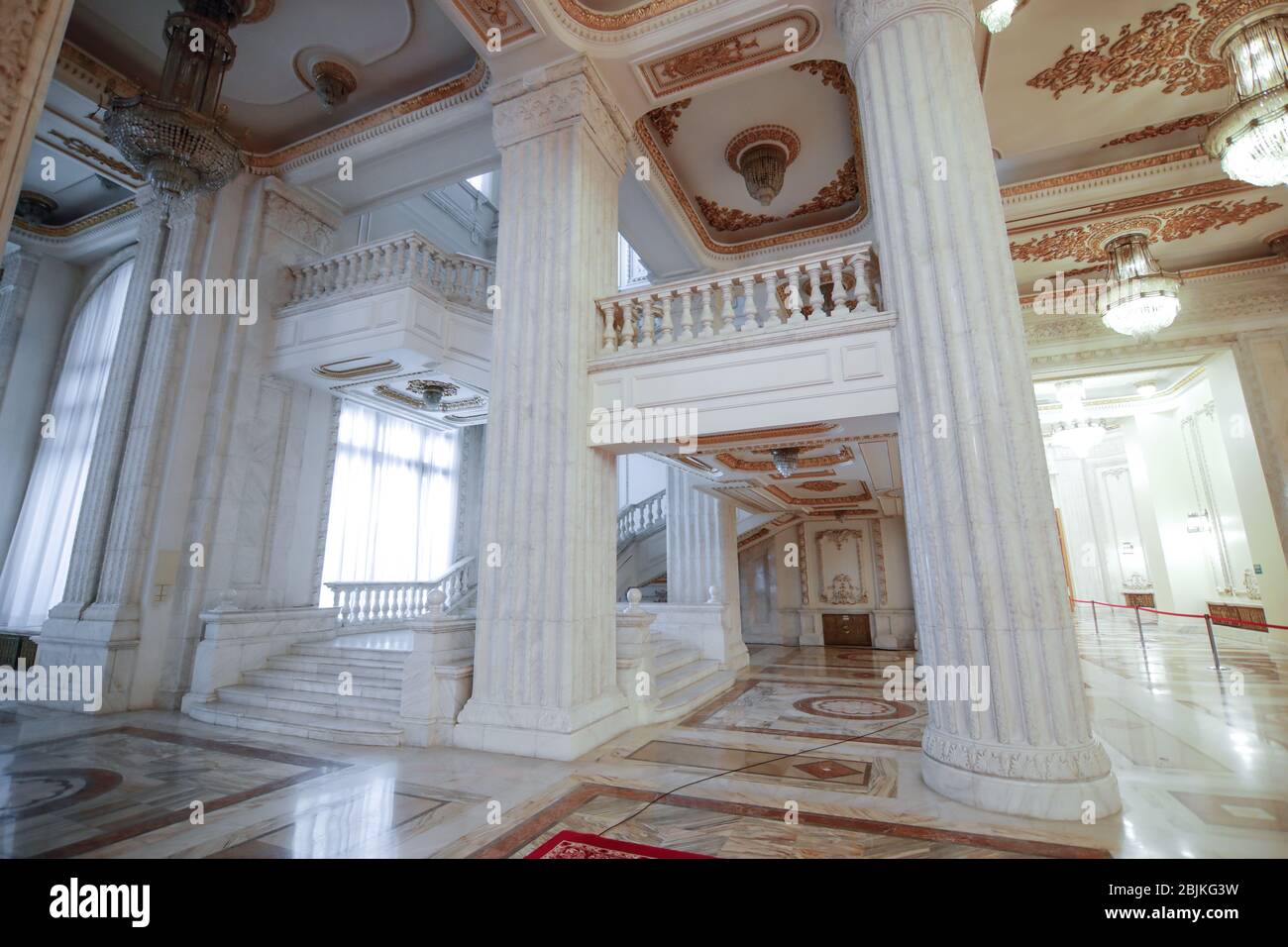 Bucarest, Romania - 28 aprile 2020: Dettagli dal Palazzo del Parlamento rumeno. Foto Stock