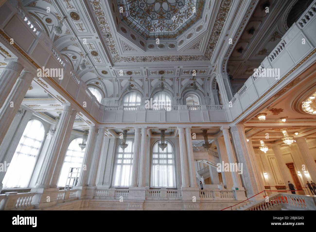 Bucarest, Romania - 28 aprile 2020: Dettagli dal Palazzo del Parlamento rumeno. Foto Stock