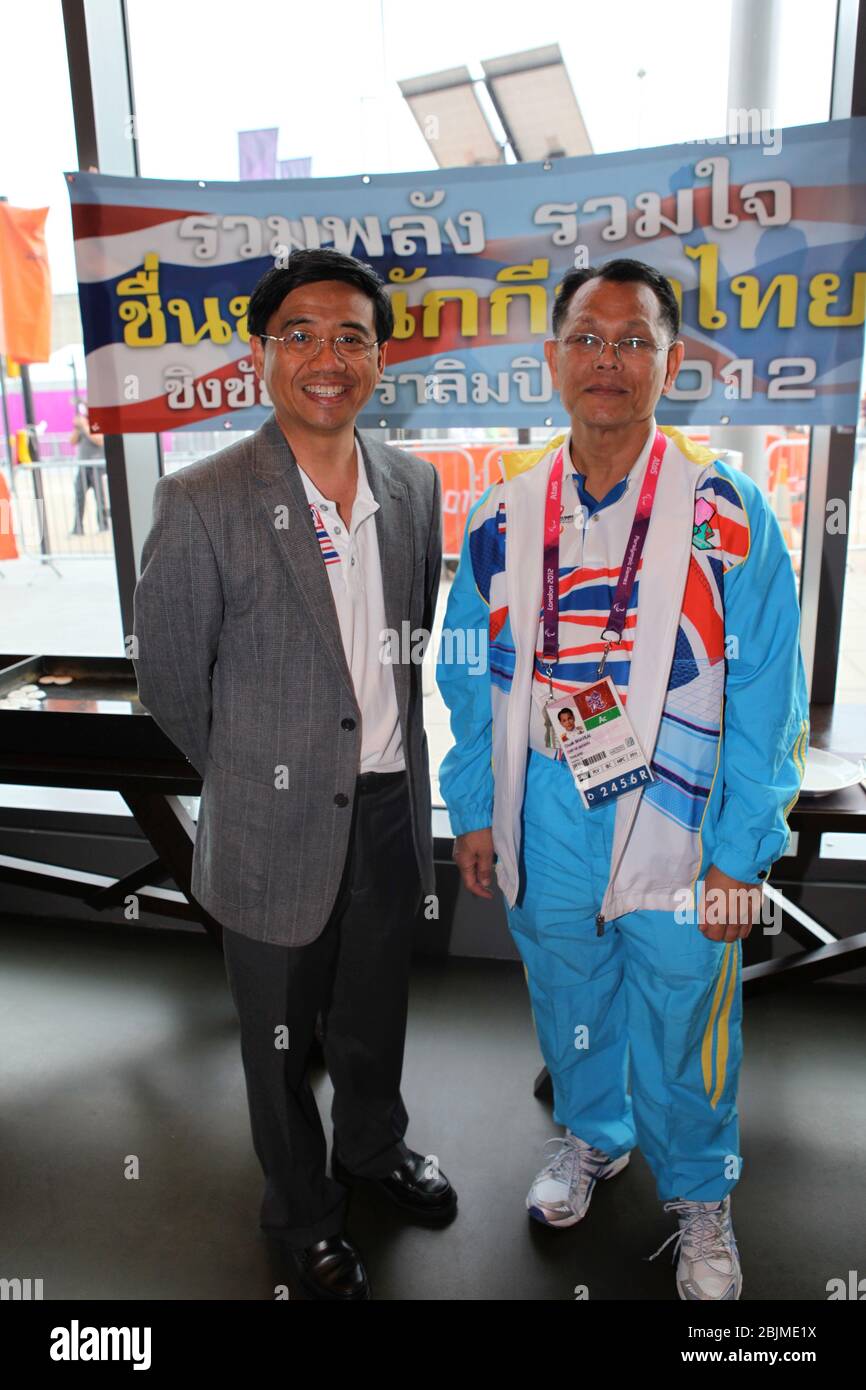 Gran Bretagna alle Paralimpiadi estive del 2012 . Gran Bretagna ha gareggiato alle Paralimpiche estive 2012 a Londra, Regno Unito, Dal 29 agosto al 9 settembre 2012 come nazione ospite, UN totale di 288 atlete sono stati selezionati per competere con altri 13 membri della squadra come guide avvistate.The paese finito terzo nella tavola medaglie , dietro Cina e Russia , Vincendo 120 medaglie in totale 34 oro, 43 argento e 43 bronzo. La Thailandia gareggiò e vinse Gold 19 , Silver 24 , Bronze 26 totale 69 medaglie . e fece un pasto ospitato dal Tai Ambassador presso lo stadio olimpico di Westfield . Foto Stock