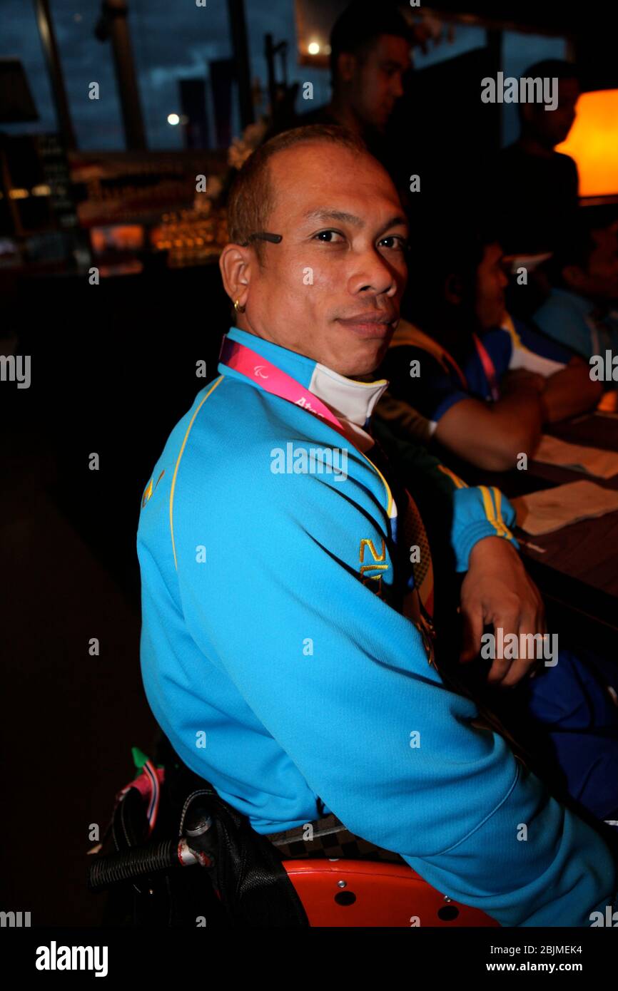 Gran Bretagna alle Paralimpiadi estive del 2012 . Gran Bretagna ha gareggiato alle Paralimpiche estive 2012 a Londra, Regno Unito, Dal 29 agosto al 9 settembre 2012 come nazione ospite, UN totale di 288 atlete sono stati selezionati per competere con altri 13 membri della squadra come guide avvistate.The paese finito terzo nella tavola medaglie , dietro Cina e Russia , Vincendo 120 medaglie in totale 34 oro, 43 argento e 43 bronzo. La Thailandia gareggiò e vinse Gold 19 , Silver 24 , Bronze 26 totale 69 medaglie . e fece un pasto ospitato dal Tai Ambassador presso lo stadio olimpico di Westfield . Foto Stock