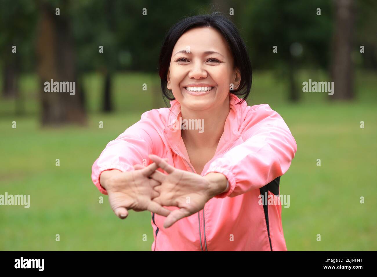 Sport donna matura allenamento all'aperto Foto Stock